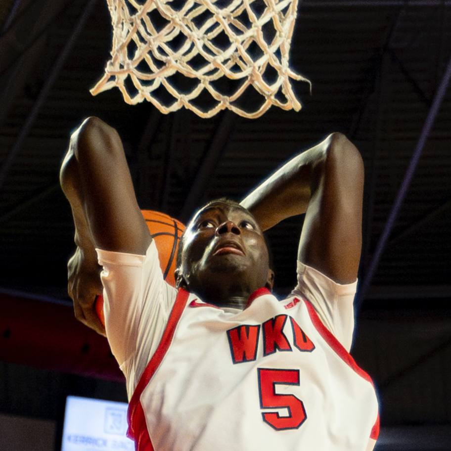 NCAA – Babacar Faye s’illustre avec un double-double, WKU gagne enfin